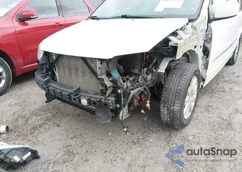 2014 Chrysler Town & Country Touring z USA, uszkodzony, nr VIN 2C4RC1BG8ER195132